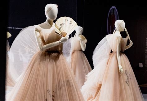 dior ausstellung london|christian dior v&a.